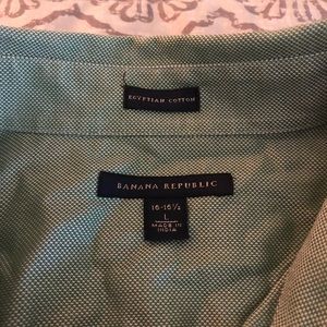 Men’s Banana Republic shirt.